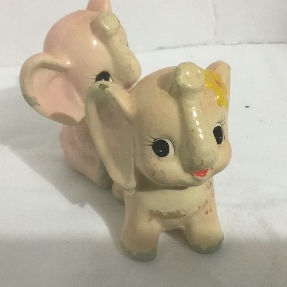 Vintage well-travelled Elephant salt and pepper shakers waiting for a trip - Picture 3 of 6